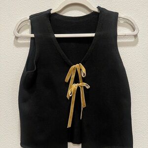 Black front tie velvet bows